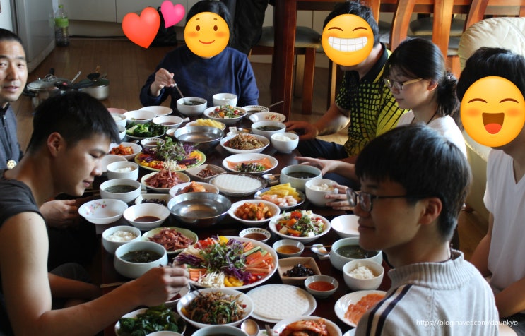  오래간만에 우리 아이들이 어머님 생신 때 모두 모였어요