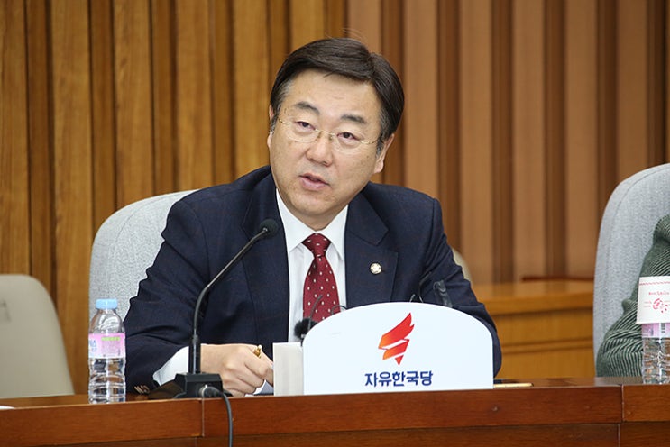  “김원봉 서훈 北에서 받아라”…한국당, ‘피우진 사퇴’ 촉구