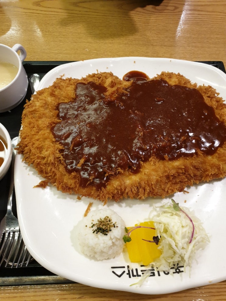  [대구 반야월 맛집] 엄청난 크기의 돈까스가 있다고?! 홍익돈까스에 가다.
