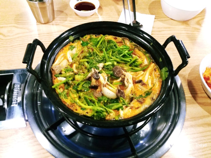  오늘 뭐 먹지? / 등촌 샤브 칼국수. 설빙.