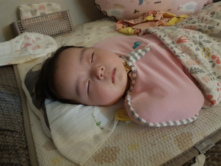  [육아일기]D+129 4개월 아기의 월령별 발달과정_침흘리기, 낯가리기, 뒤집기는 언제...?