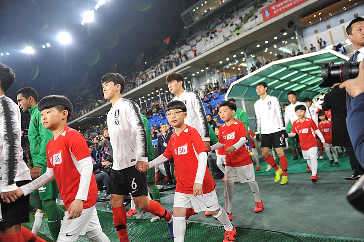  KT 에스코트 한국 축구 국가대표 A매치 볼리비아전