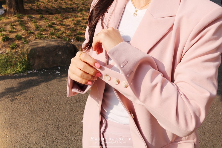  여성의류쇼핑몰 시크헤라 예쁜 수트세트로 예쁘게 나들이 !
