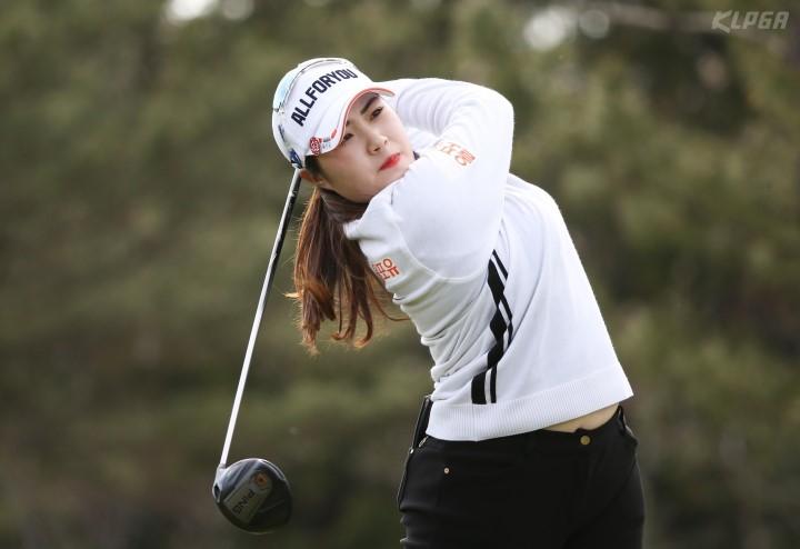  [KLPGA] 임은빈, 국내 개막전 '롯데렌터카 오픈' 1R 단독 선두-스포츠W