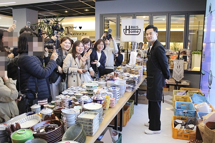  프리미엄 리빙마켓 지인스퀘어에서 만난 모델 이서진