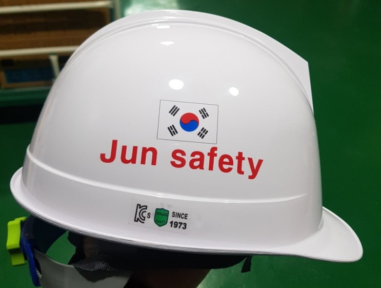  안전모에 태극기 인쇄