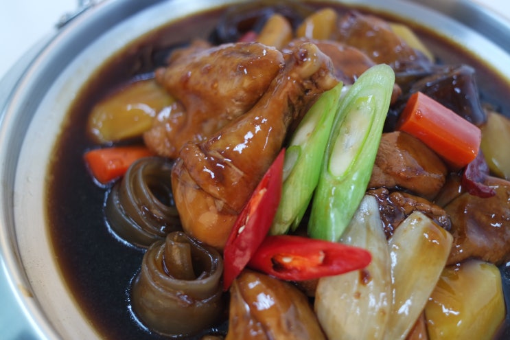 흥부찜닭은 중국당면이 시그니처?