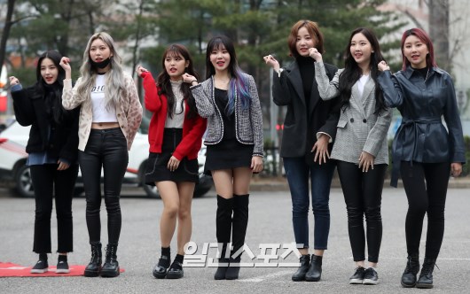 모모랜드 출근길패션 데일리룩으로 올리브데올리브 입어볼까? 모모랜드 출근길패션 데일리룩으로 올리브데올리브 입어볼까?