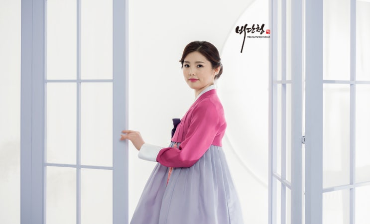  봄 느낌의 화사한 비단청 한복대여점
