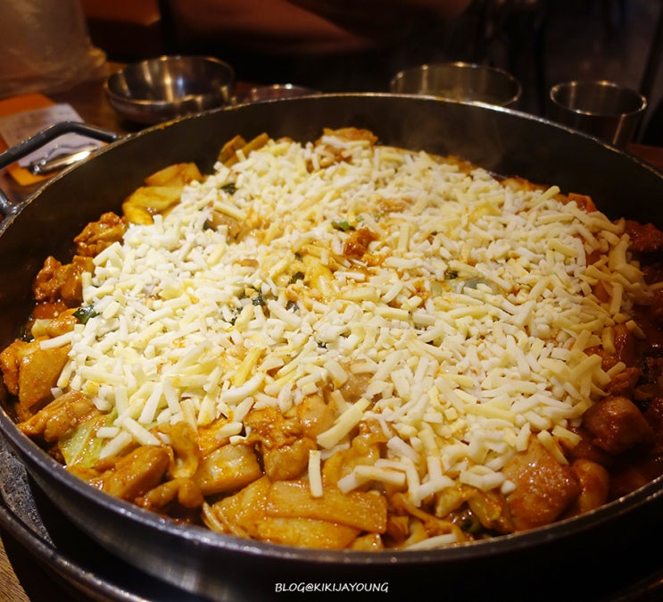  0410데이 백철판 치즈매운철판닭갈비 50%할인 강남역맛집이네!