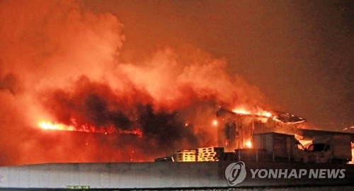 역대급 고성 산불 번지던 그 시간, 문재인은 어디서 뭘 했나?