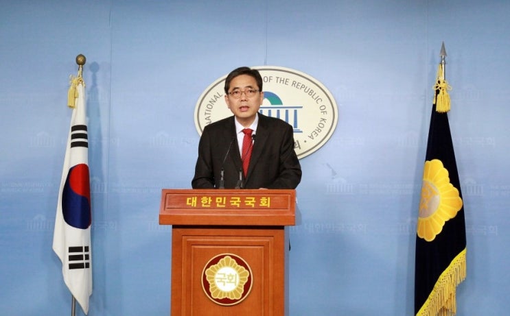 국회 정론관에서 기자회견을 진행했습니다.(11:40~11:50)