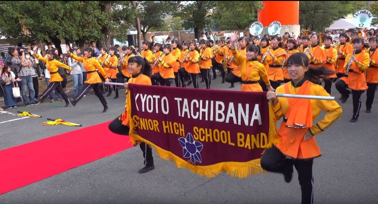 교토타치바나고교 취주악부, '오렌지 악마' (Kyoto Tachibana SHS Band, 'Orange Devils')