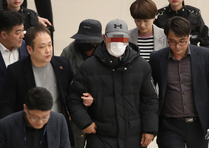 '사기 혐의' 마이크로닷 부모 귀국.. 공항서 체포해 압송중