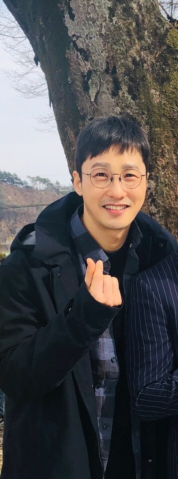  티타늄 동그란 메탈안경테 드므앤안경 "아이템"황동주 착용