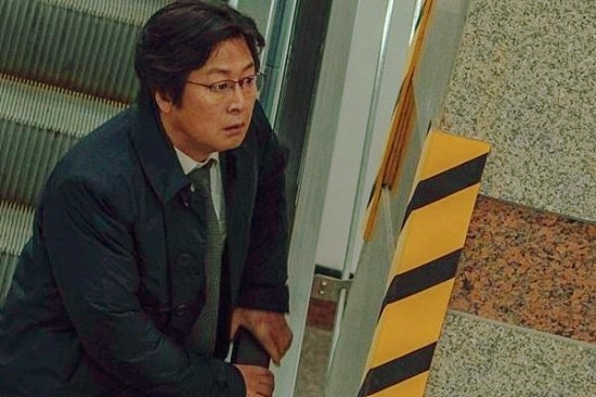 [영화 잇 수다] 배우 출신 감독의 데뷔 잔혹사, 김윤석이 깰까..영화 미성년을 통해 감독 데뷔....