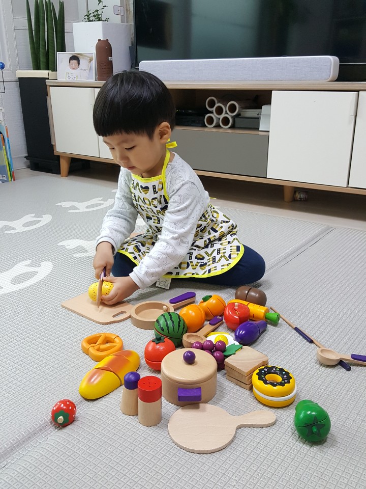  아기 주방놀이 장난감 추천 - 토도리브로 원목 소꿉놀이 자르기