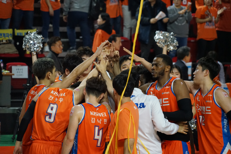  2018-2019 KBL 플레이오프 1차전 인천전자랜드 엘리펀츠 v 창원LG 세이커스 at 인천 삼산월드체육관 2019.04.04.(목)