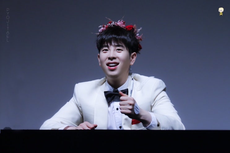  아이돌 블락비 바스타즈 멤버 “피오”님 프리저브드 레드 화관 제작(서울시청꽃집 크림 드 로즈)