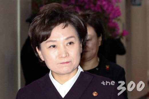  김현미 국토부장관 유임, 연말 정기국회까지 책임진다