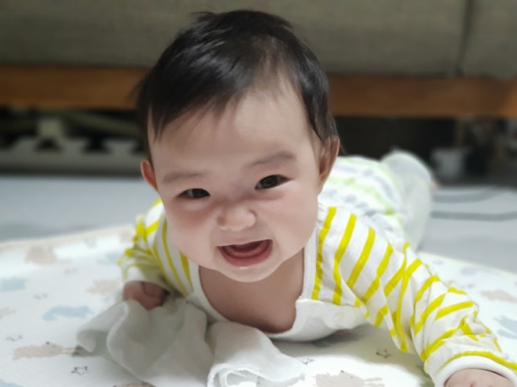 [육아일기] D+136일 4개월 아기의 분유 먹는 방법(feat. 터미타임=서비스타임)