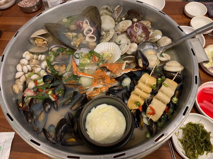 대구 황금동 <홍이네대왕조개전골>