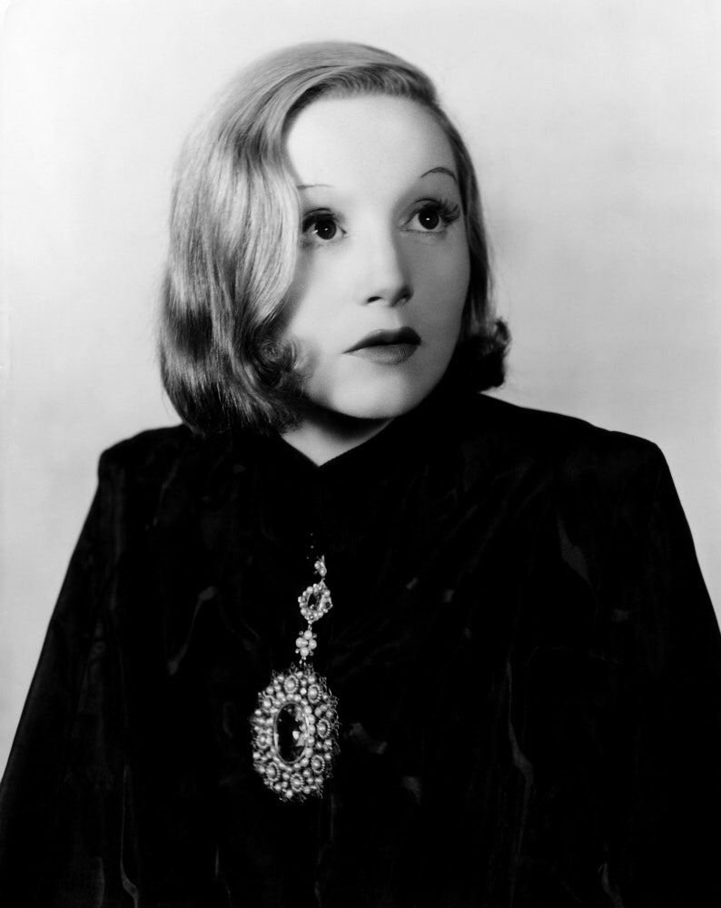 브로드웨이 연극계를 아우르며 영화에 등장한 무대 위의 여신, 엘리자베스 버그너(Elisabeth Bergner) : 네이버 블로그, image size:794x1000