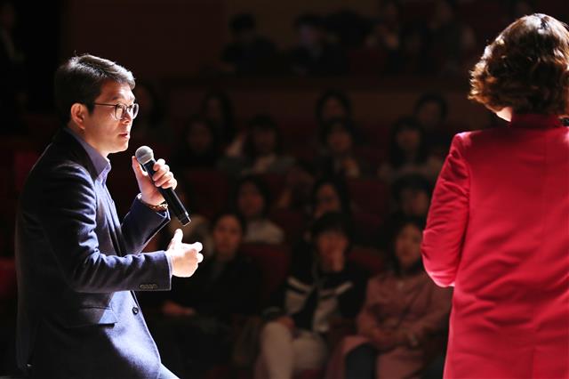 [현장 행정] 300명 엄마들과 속풀이토크… 육아맘 달래준 성동‘투맘쇼’ 개최한 정원오 구청장 [서울신문]