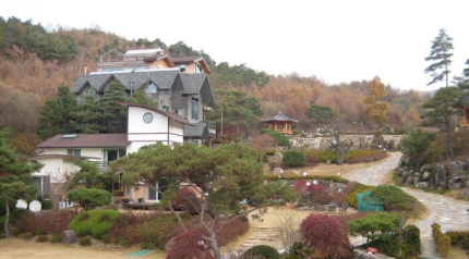 윤중천의 성접대 장소였던 '별장'의 비밀 윤중천의 성접대 장소였던 '별장'의 비밀