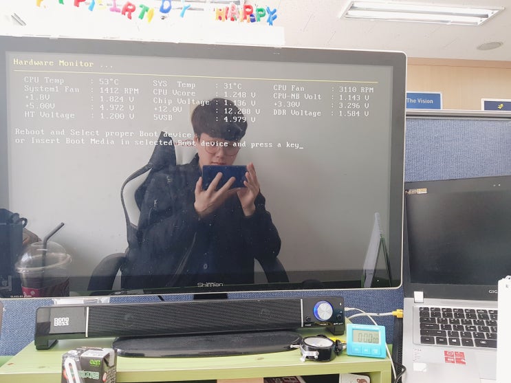  출근했는데 하드가 고장 났어요... 우울해요...