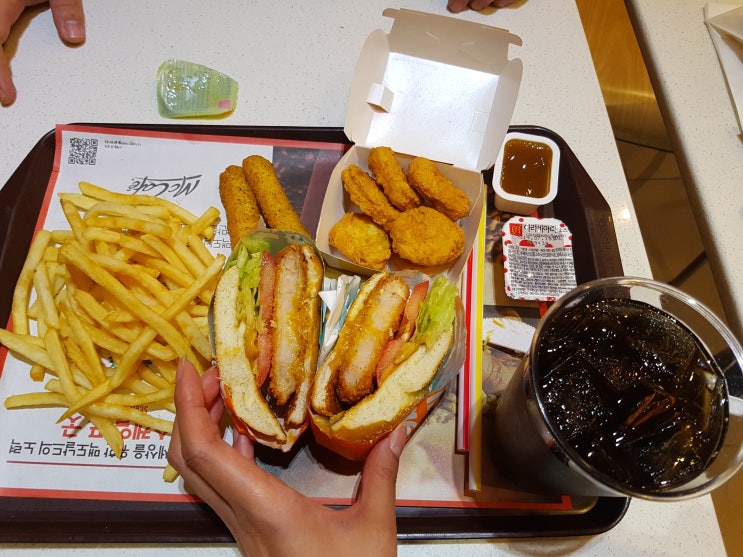  맥도날드 허니&아라비아따 소스 스낵팩(한정판)과 맥올데이의 슈슈버거 후기:)