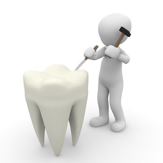 앞니 치아성형으로 거대치나 왜소치를 치료를 할 수 있습니다.
