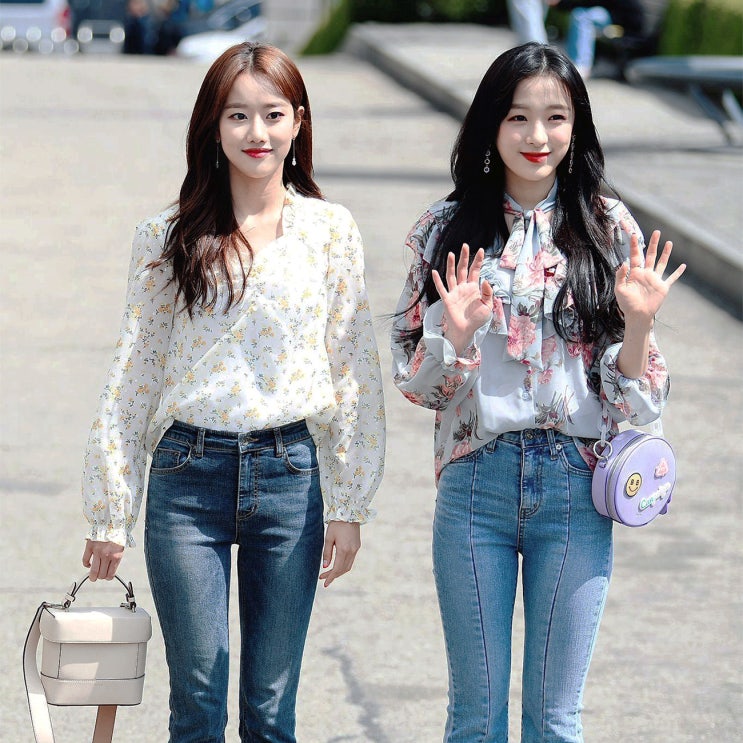  에이프릴 나은, 진솔가방! BBYB 틴디백 요즘핫한가방 비비와이비 들었어요
