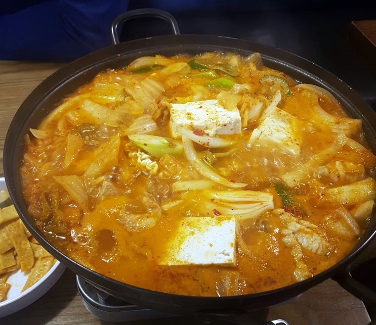 청담동_ 김치 두루치기 맛집_ 범스 식당