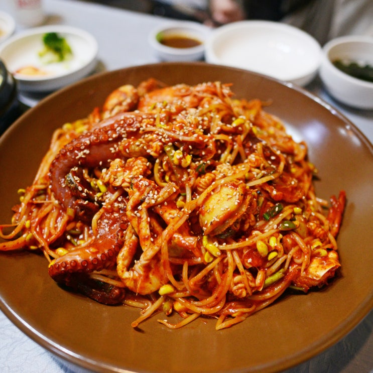  자운대맛집 유성 해물찜 '섬마을' 식당에서 문어까지 푸짐하네!