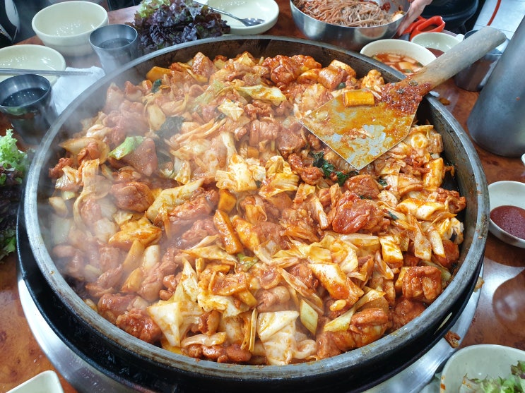  춘천 학곡리 닭갈비 15년된 단골입니다.