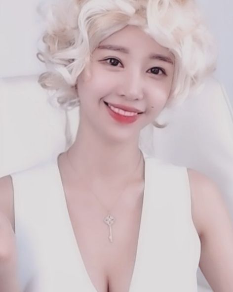  BJ엘린 마릴린먼로로 변신 시선고정