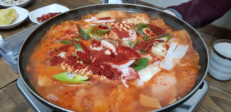 왕성식당  신성동 김치찌개, 삼겹살 맛집 핵맛집