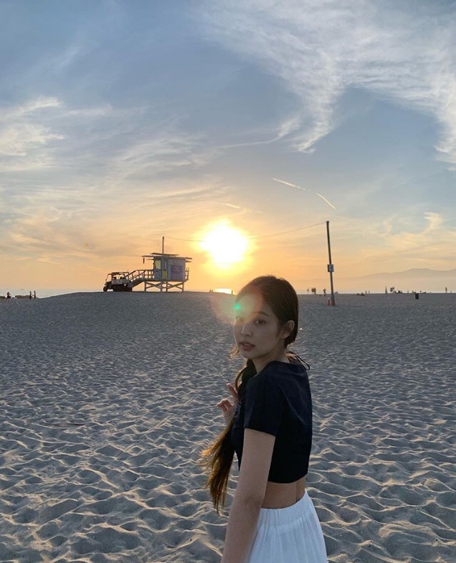  20190414 제니 사복패션 : 스타일난다 캉캉치마 (스커트) 컨버스 운동화(스니커즈)