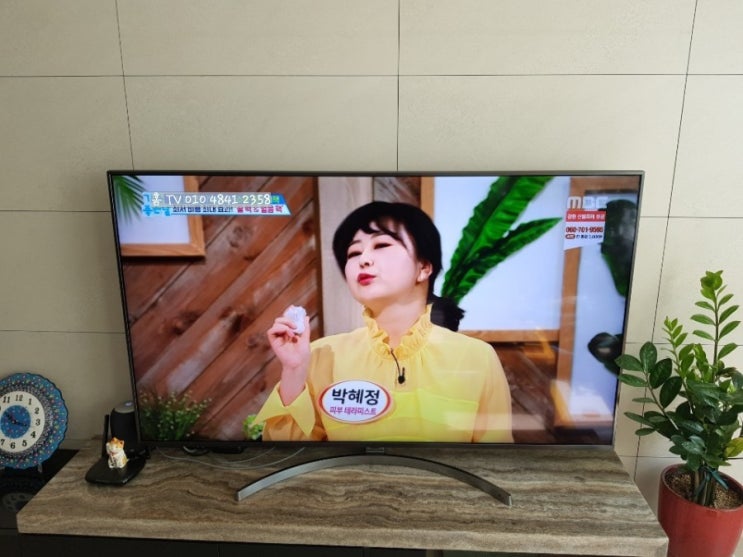  서초구 방배동)벽걸이 tv 브라켓으로 벽걸이tv설치 및 선정리  + 기가지니2 전용선반 + 벽걸이led시계 루나리스 시계설치 전문 홈티비 입니다.