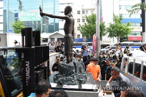 민노총. "부산 일본 영사관 앞 '항일 거리' 만들겠다"