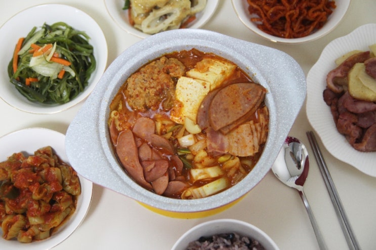  더반찬 정기식단 셀프부대찌개 맛있어요!