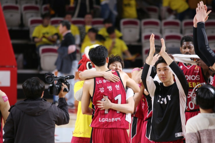  #김시래 #김종규 #유병훈 플레이오프 6강 5차전 창원LG vs 부산KT (19.04.01) 흐어어엉 ㅠㅠ 시래 시래  종규 종규 ㅠㅠ 이겼어 ㅠㅠ