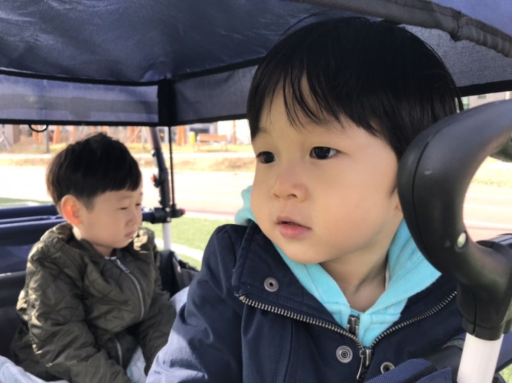  쌍둥이유모차에서 크로텍웨건으로 바꿔주니 세상편함!