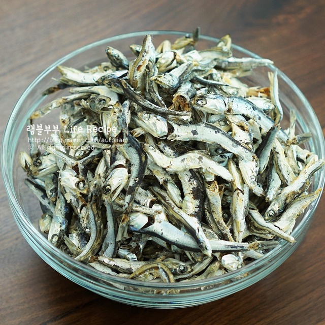  국물용멸치 손질 및 보관법! 부부가 함께 하면 더 쉬워요! 멸치육수떡국 맛있게 끓이는법
