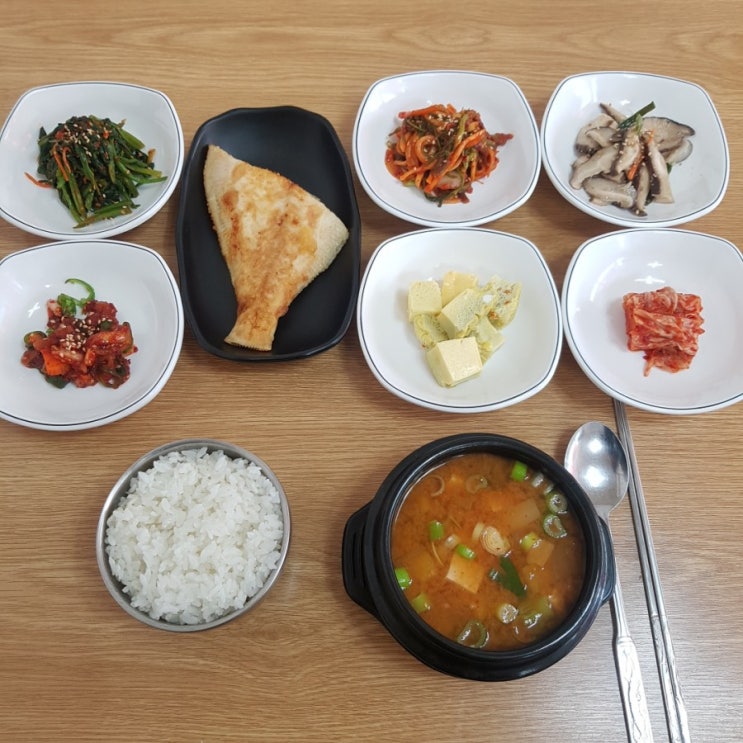  상암모락오늘의점심추천메뉴 된장찌개,가자미구이