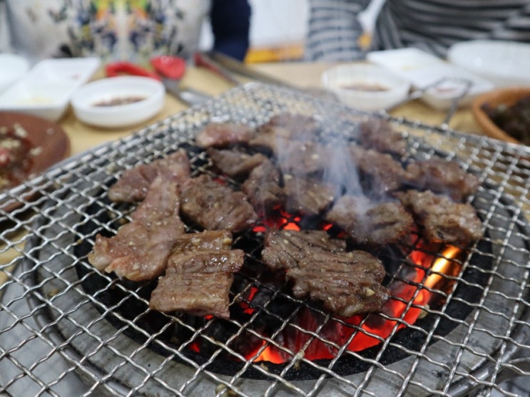  친절한한우 -  한우마늘양념갈비 매운갈비찜 안동한우 안동갈비맛집