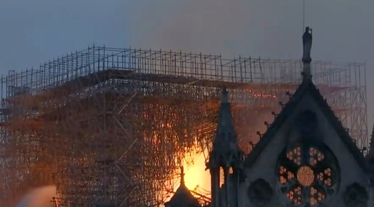 파리 노트르담 대성당 화재,파리의 역사가 연기속에 사라지다니..화재현장스케치