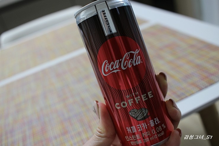  커피 코카콜라(Coca Cola with coffee) 솔직한 소감, 코카콜라와 커피의 이색 콜라보레이션