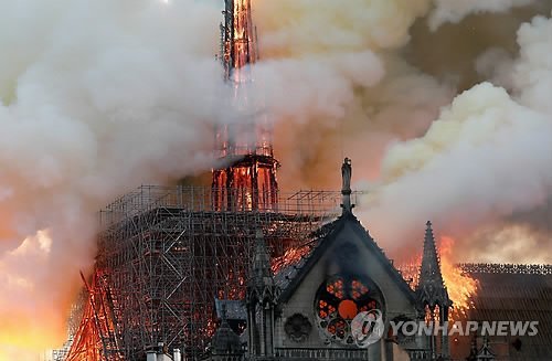  프랑스 파리 노트르담 대성당, 목재,고딕 양식이 불길 키웠다